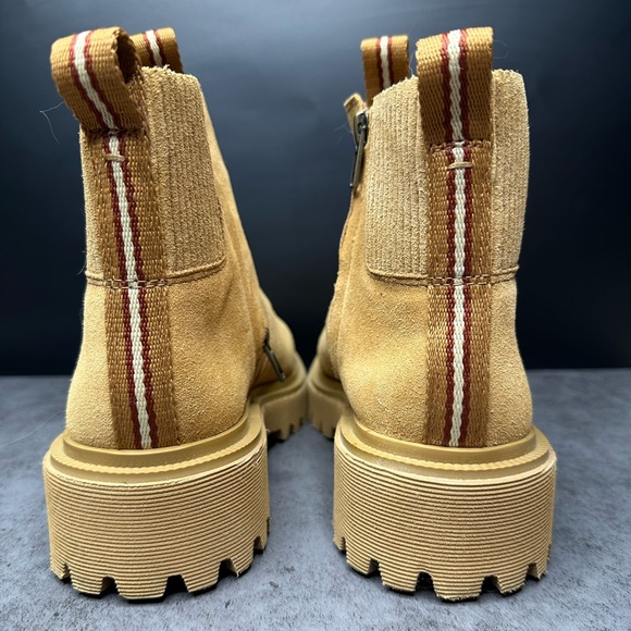 Madewell The Henry Lugsole Boot in Suede - Picture 2 of 6